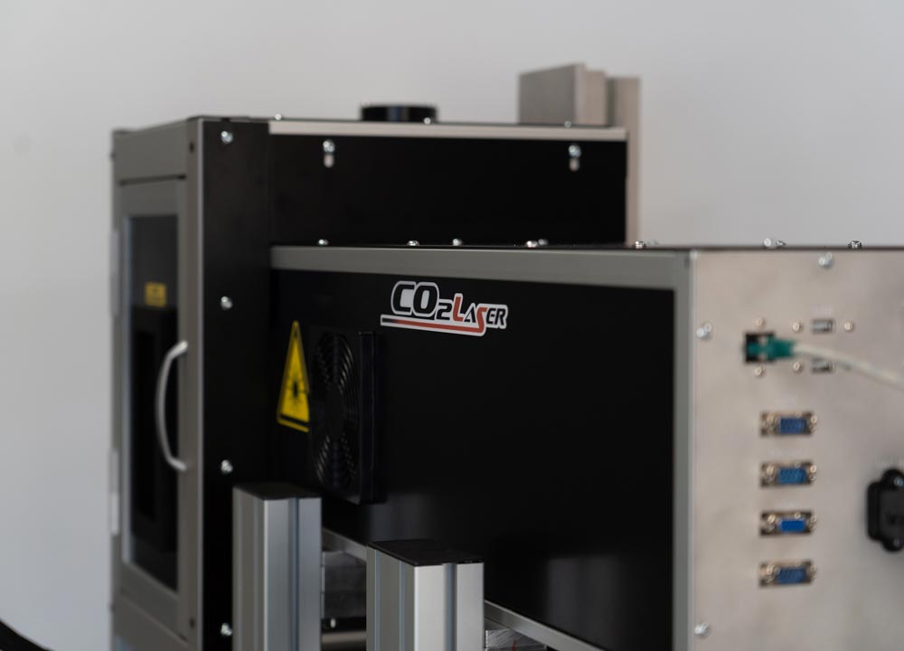 Macchina RMU con laser CO2.