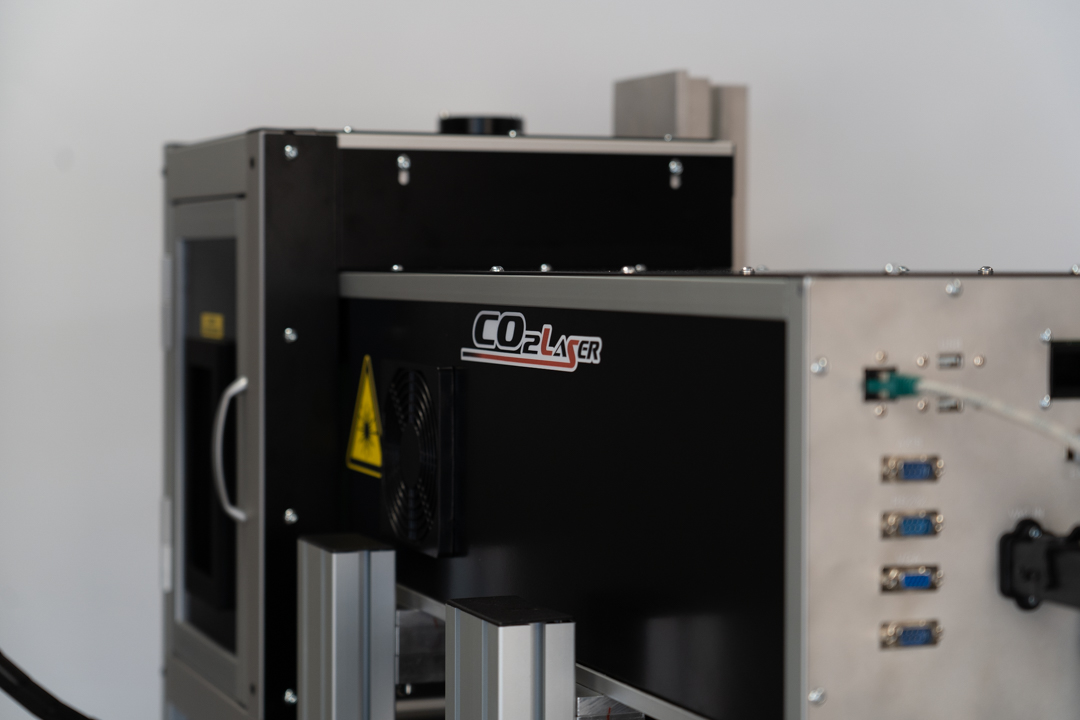 Macchina RMU con laser CO2.