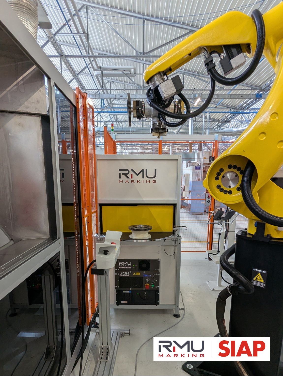 Marcatura laser in isola robotizzata.