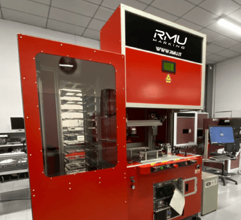 Macchina RMU con magazzino verticale.